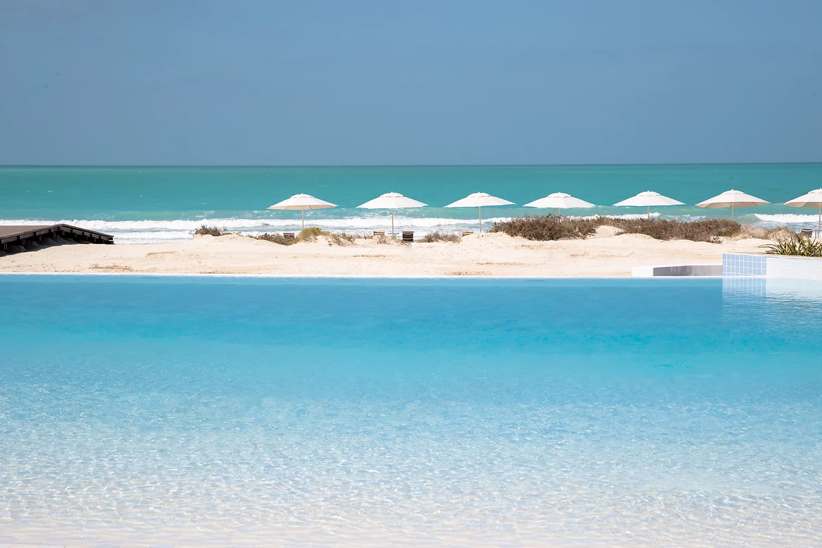 Piscine et plage de l'hôtel, Jumeirah at Saadiyat Island Resort