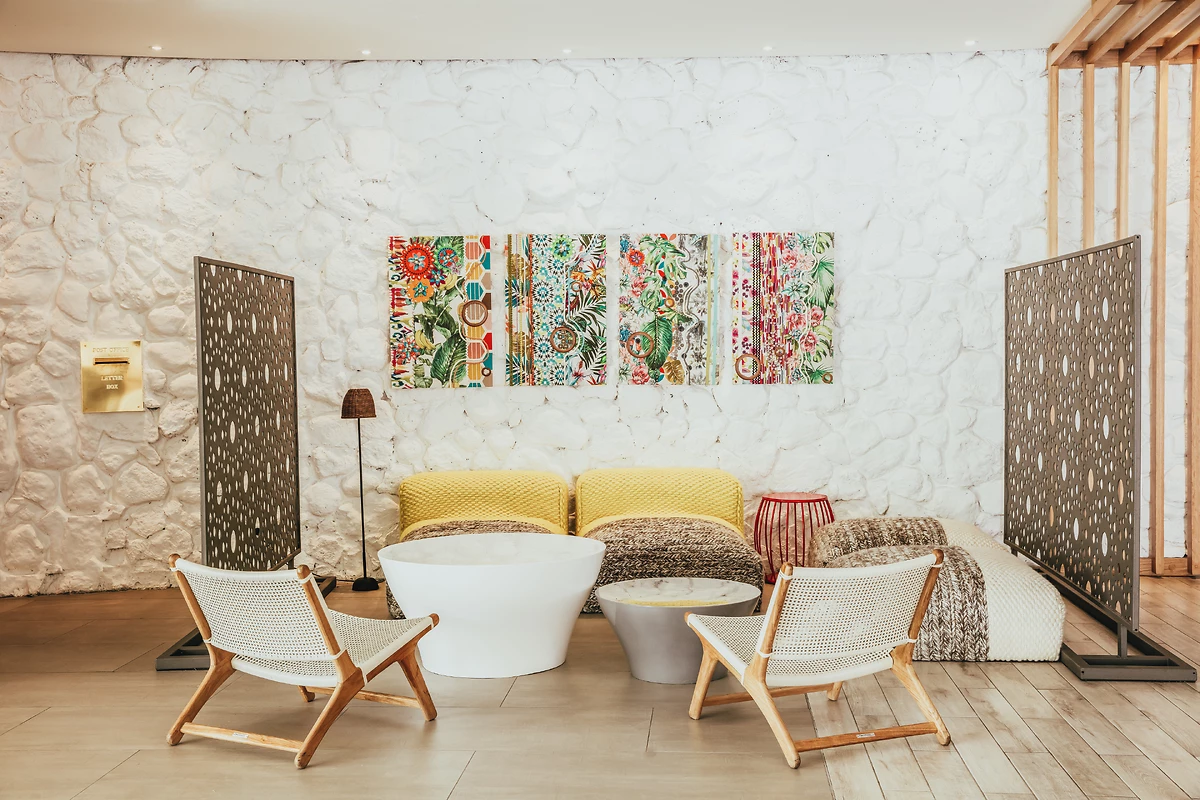Lobby de l'hôtel, La Pirogue