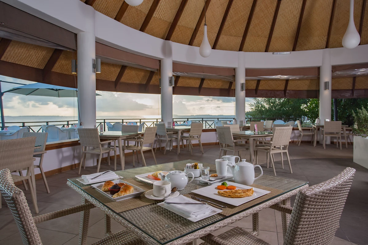 Repas servi dans le restaurant Sea Breeze Bandos
