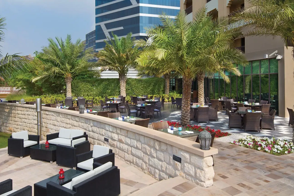 Un des bars de l'hôtel, Traders Hotel, Qaryat Al Beri