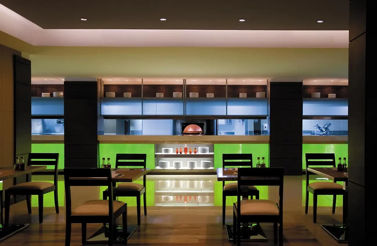 Un des restaurants de l'hôtel, Traders Hotel, Qaryat Al Beri