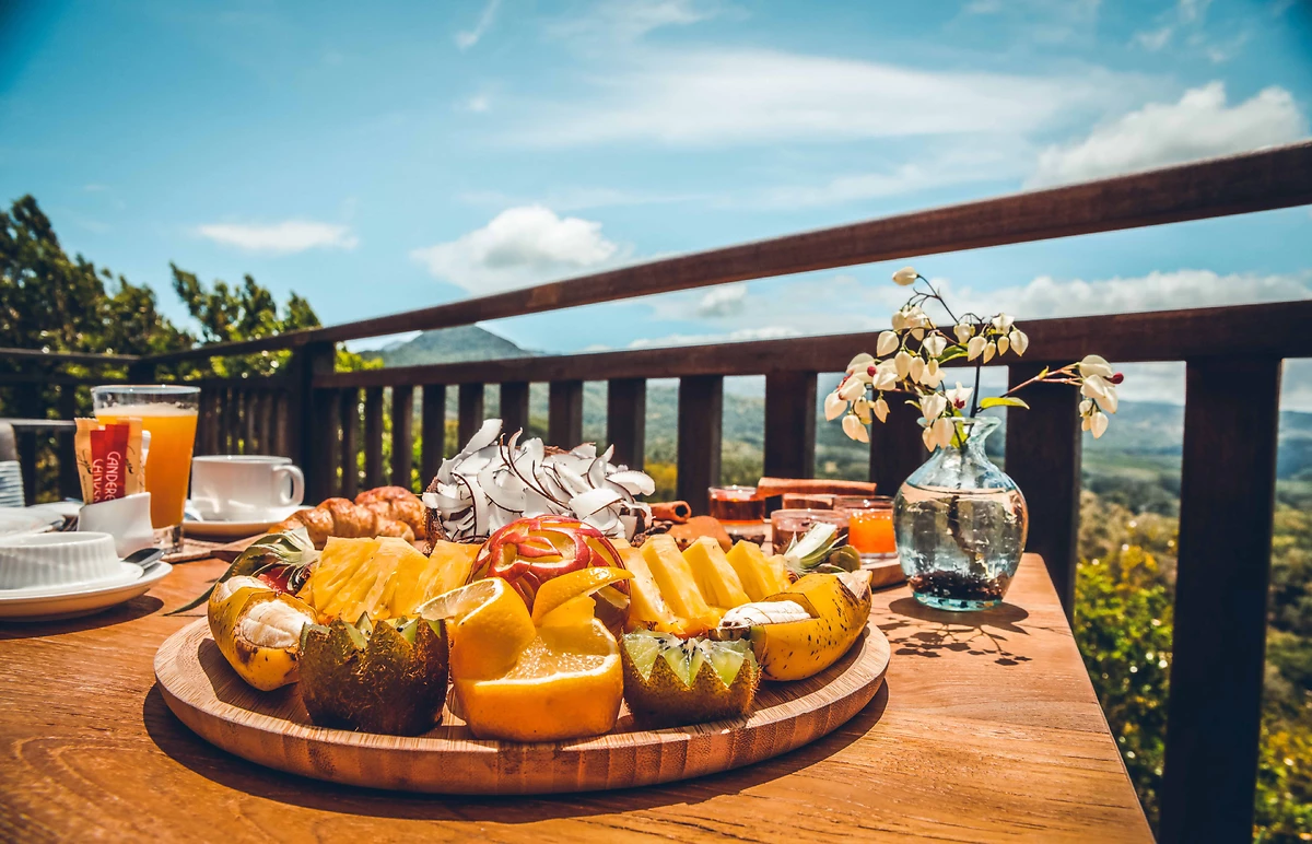Petit-déjeuner servi au restaurant SeaForest, Chalets Chamarel