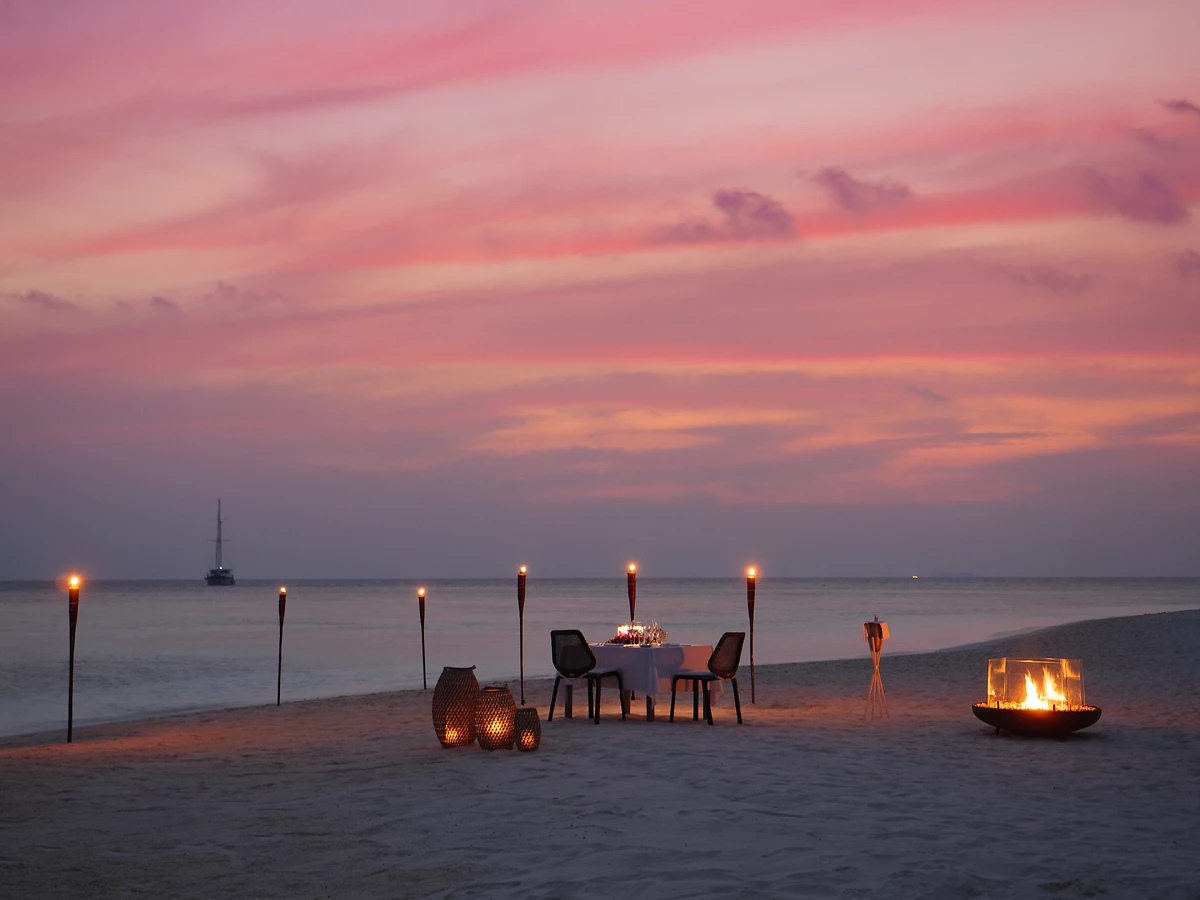 Dîner sur la plage, Kandolhu Maldives, Maldives