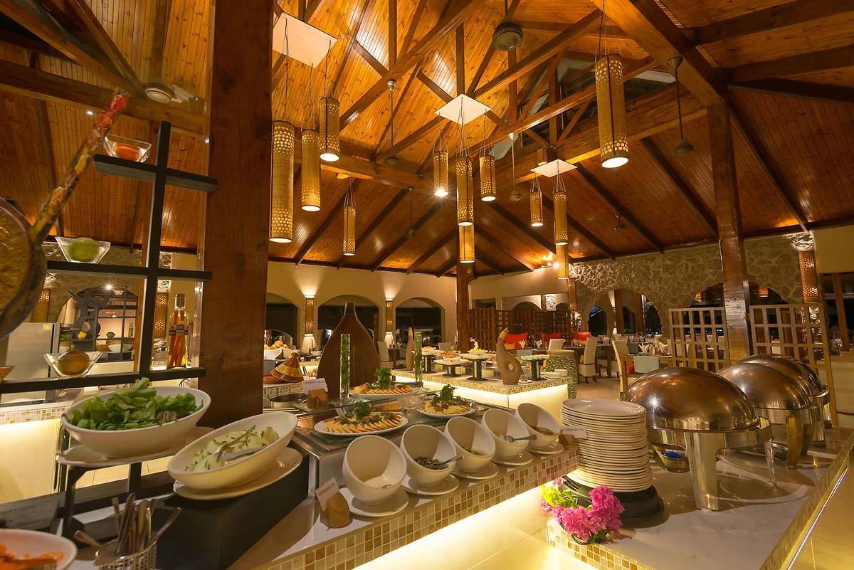 Buffet, The Hibiscus Restaurant, Coco de Mer & Black Parrot Suites, Seychelles