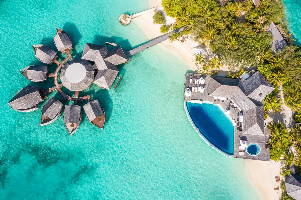 Vue aérienne du Spa et de la piscine, Lily Beach Resort & Spa, Atoll d'Ari, Maldives