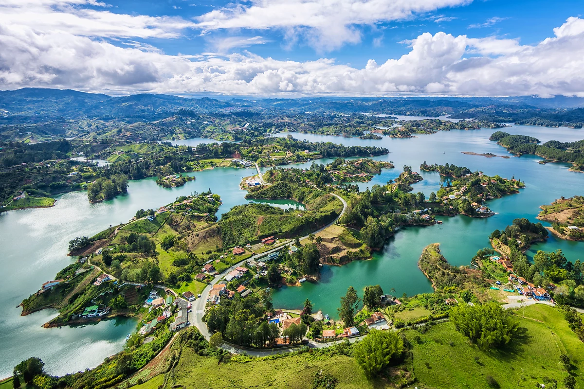 Vue panoramique de Guatapé depuis le Rocher (La Piedra del Peñol), près de Medellín, Colombie