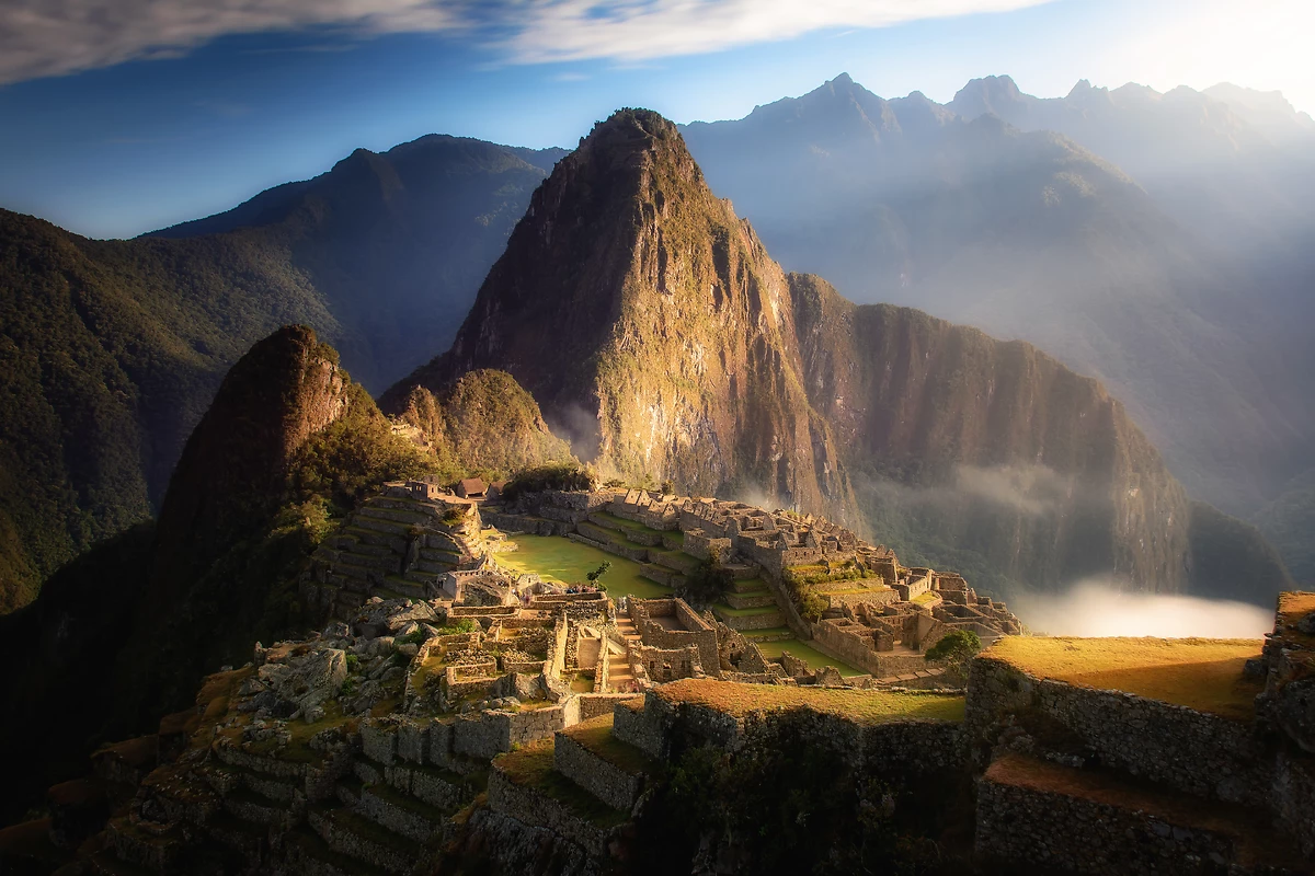 Lever de soleil sur le Machu Picchu, Pérou