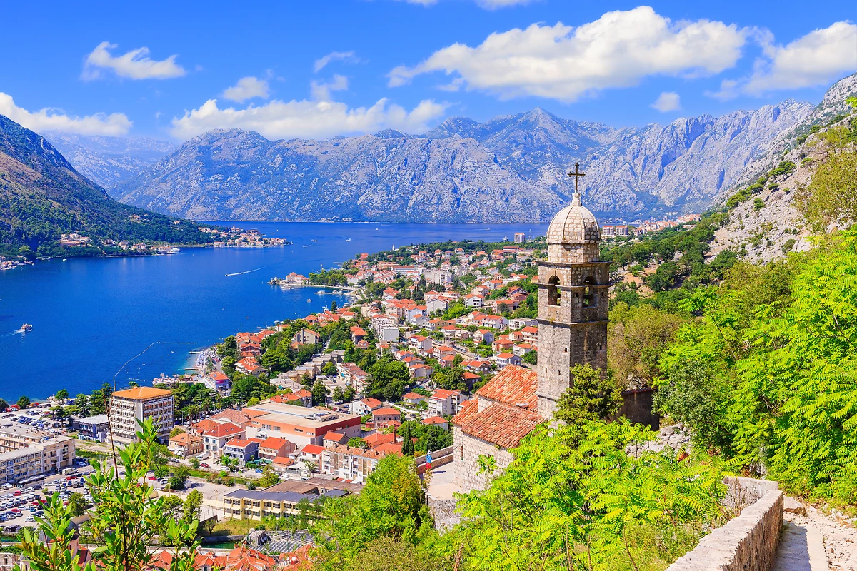 La baie de Kotor et la vieille ville depuis le mont Lovcen, Monténégro