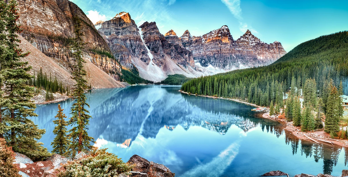 Lac Moraine, Banff National Park, Alberta, Canada