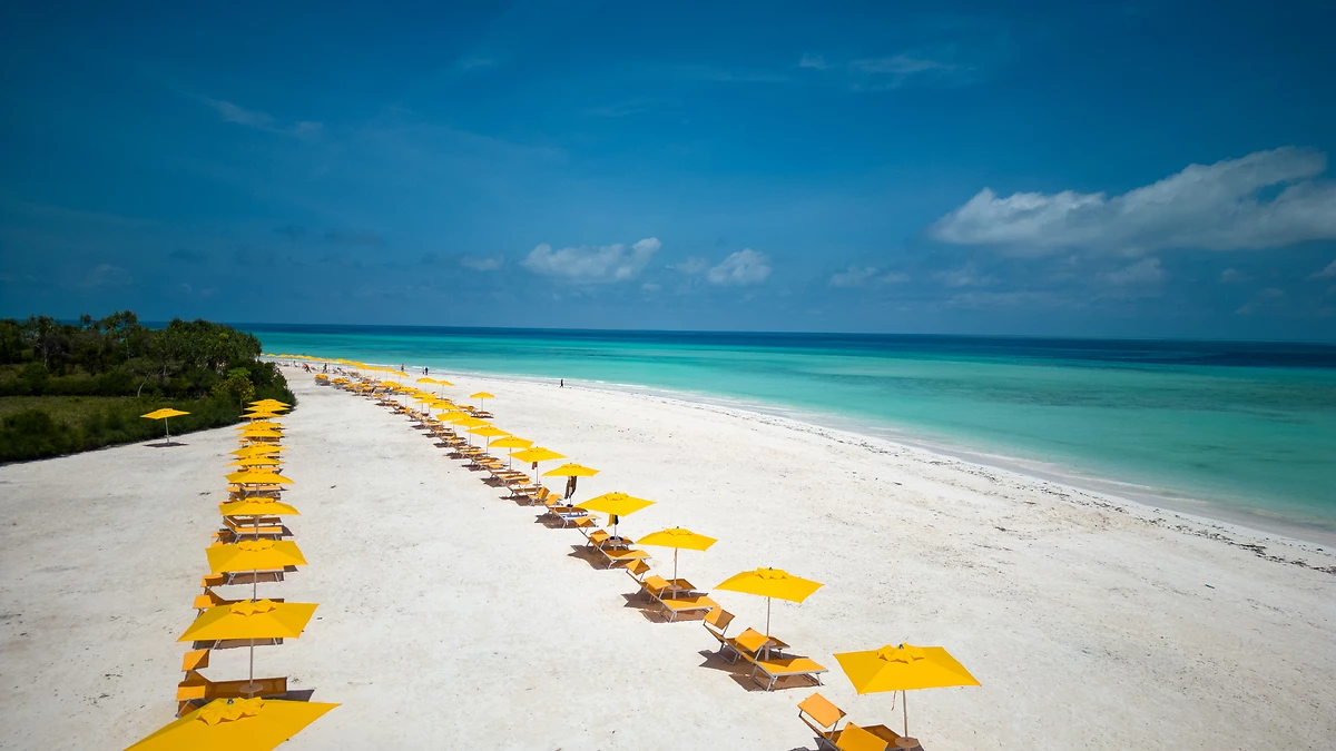 Plage de l'hôtel, hôtel The Mora