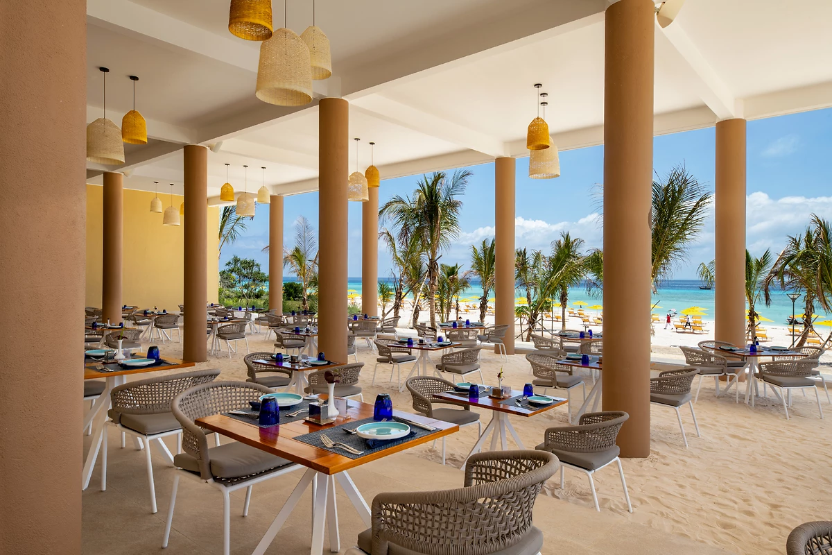 Terrasse du restaurant Beach Club Grill, hôtel The Mora, Zanzibar
