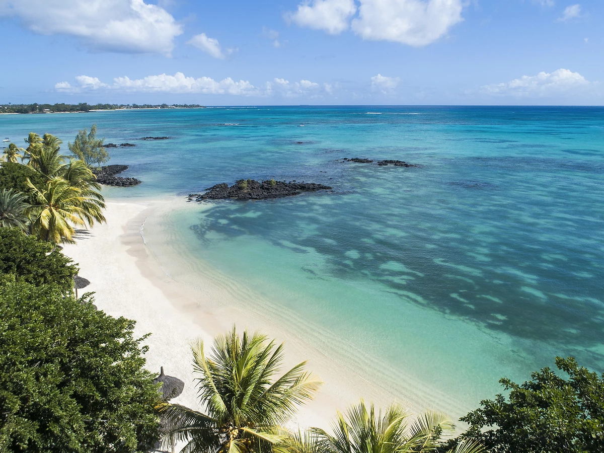 Vue aérienne de la plage, LUX* Grand Baie, Île Maurice