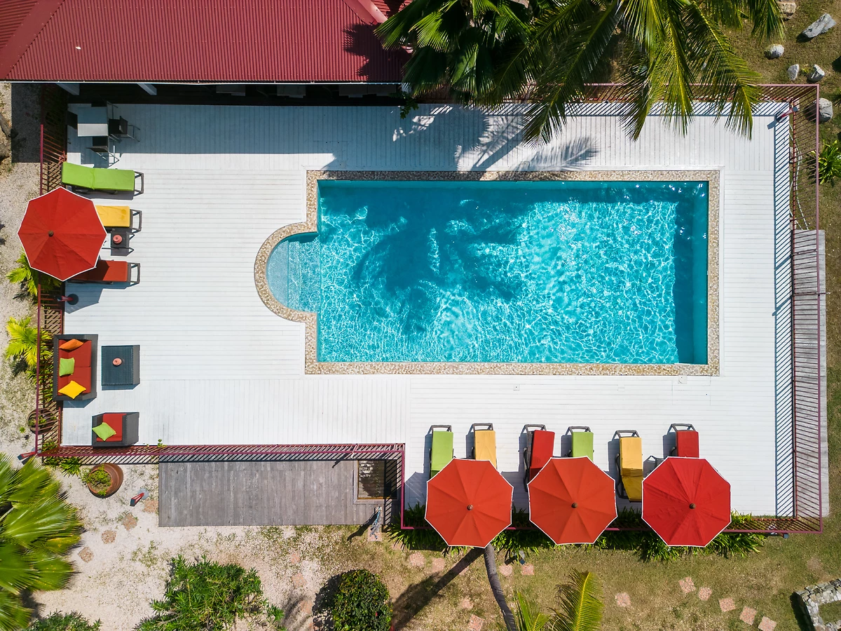 Vue sur la piscine de l'hôtel, hôtel Palm Court