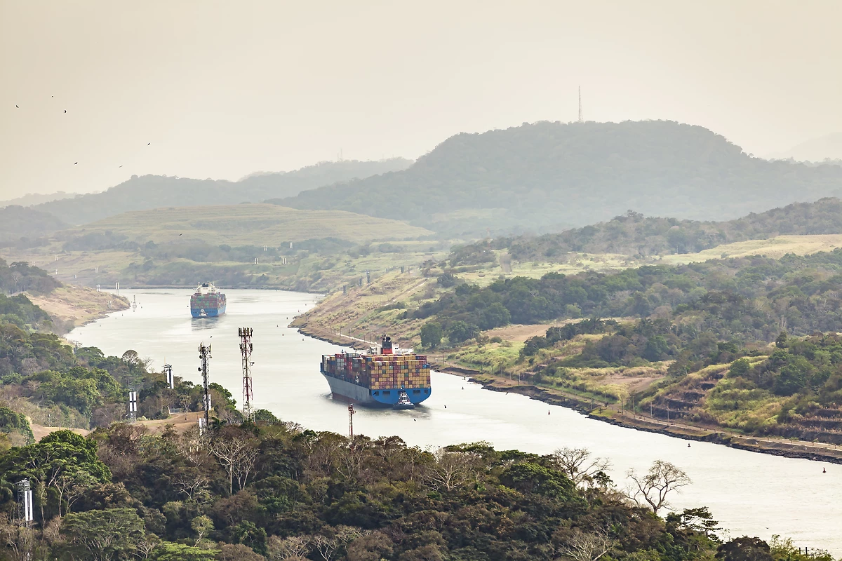 Cargos sur le canal de Panamá, Panamá
