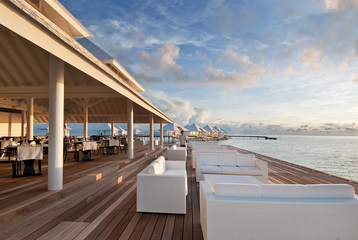 Un des bars de l'hôtel, Diamonds Thudufushi
