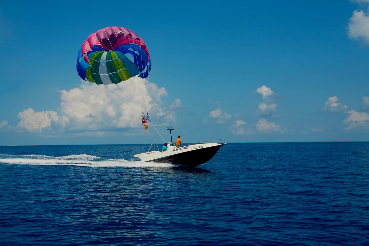 Parasailing, Kuredu Island Resort & Spa, Maldives