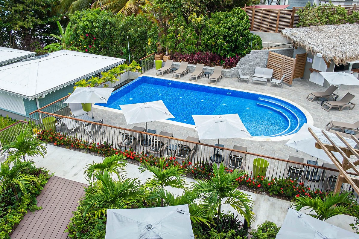 Vue aérienne de la piscine, Résidence Diamant Les Bains, Martinique
