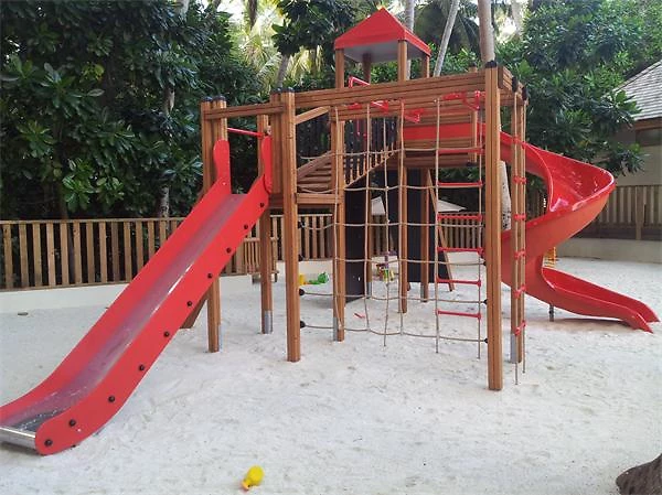 Aire de jeux pour enfants, Vilamendhoo Island Resort & Spa, Atoll d'Ari, Maldives