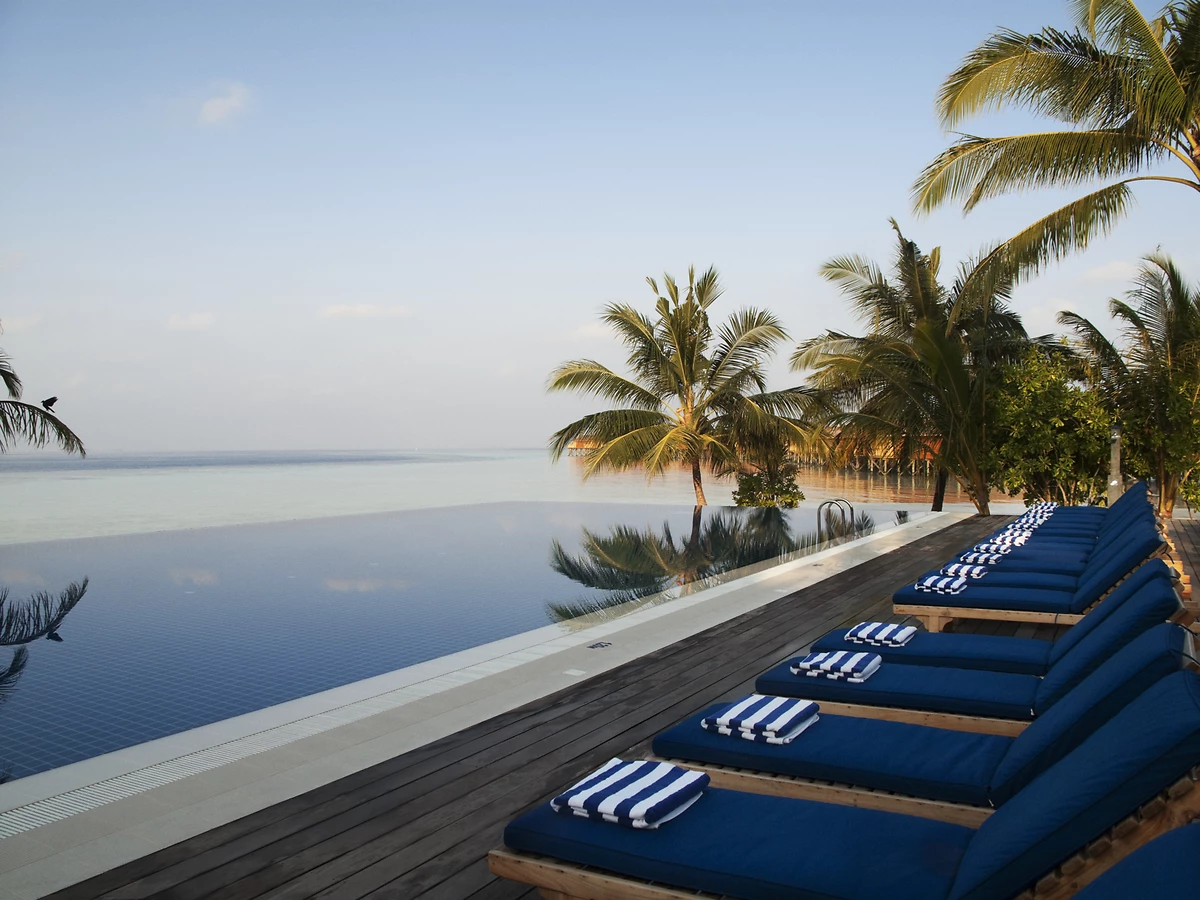 Piscine, Vilamendhoo Island Resort & Spa, Atoll d'Ari, Maldives
