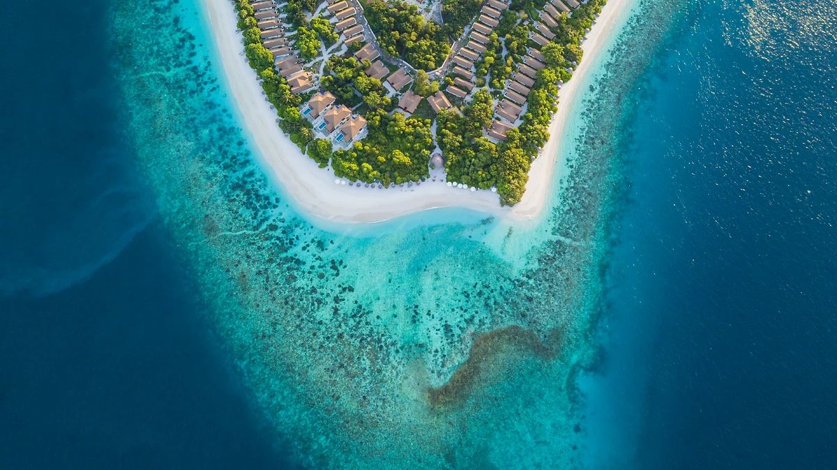 Vue aérienne de l'hôtel, Reethi Faru Resort, Atoll de Raa, Maldives