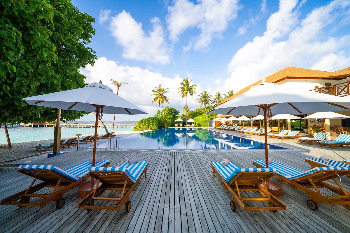 Piscine, Reethi Faru Resort, Atoll de Raa, Maldives