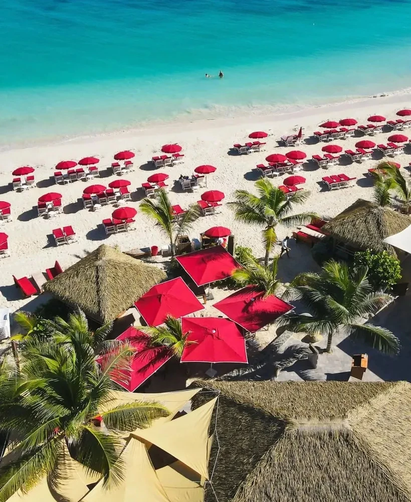 Vue sur le restaurant Kontiki et sa plage, La Plantation, Saint-Martin