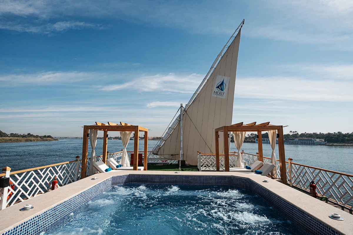 Jacuzzi de la Dahabeya Merit II Star, Dahabeya Merit, Égypte
