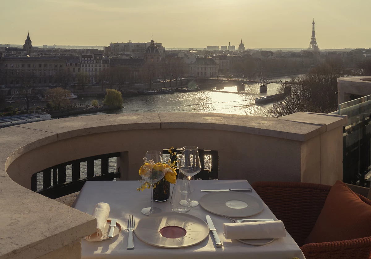 Vue Seine, Hôtel Cheval Blanc Paris, France
