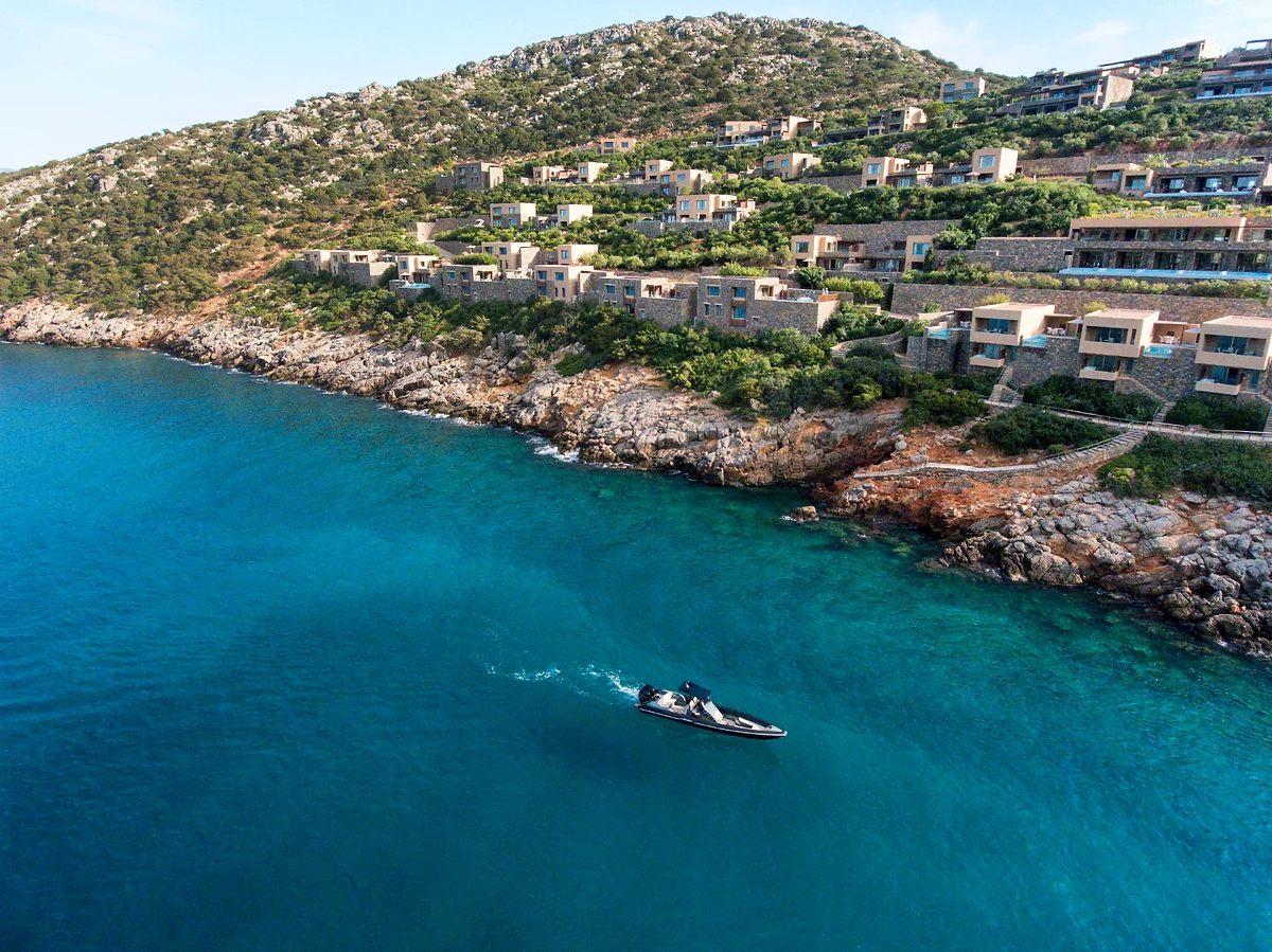 Excursions en bateau, hôtel Daios Cove