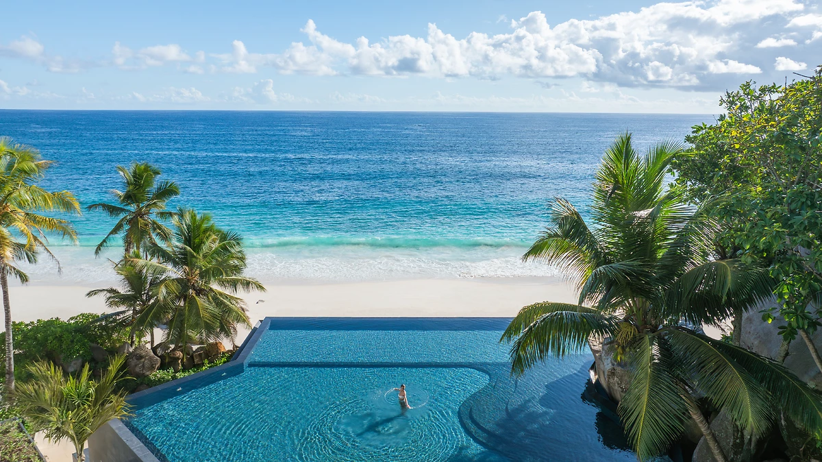Vue aérienne de la piscine, Cheval Blanc Seychelles, Mahé, Seychelles
