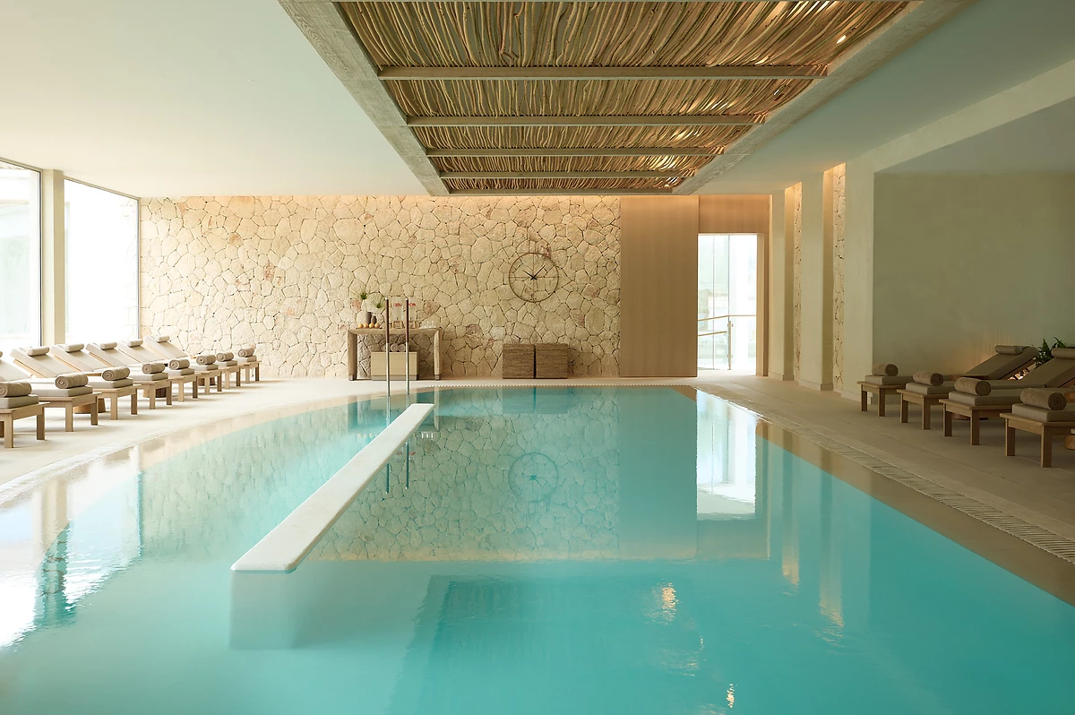 Piscine intérieure, spa de l'hôtel, hôtel Ikos Porto Petro