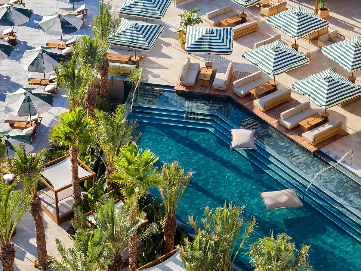 Vue aérienne de la piscine de l'hôtel, hôtel Daios Cove