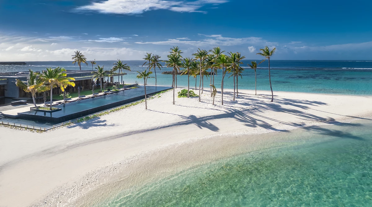 Plage et piscine de l'hôtel, Alila Kothaifaru Maldives