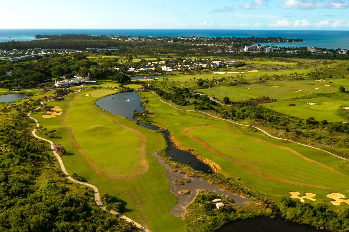 Vue aérienne du terrain de golf, Royal Palm Beachcomber Luxury, Île Maurice