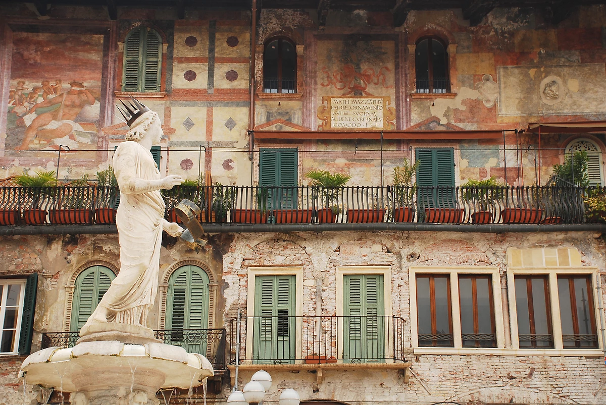 Piazza delle Erbe, Verone