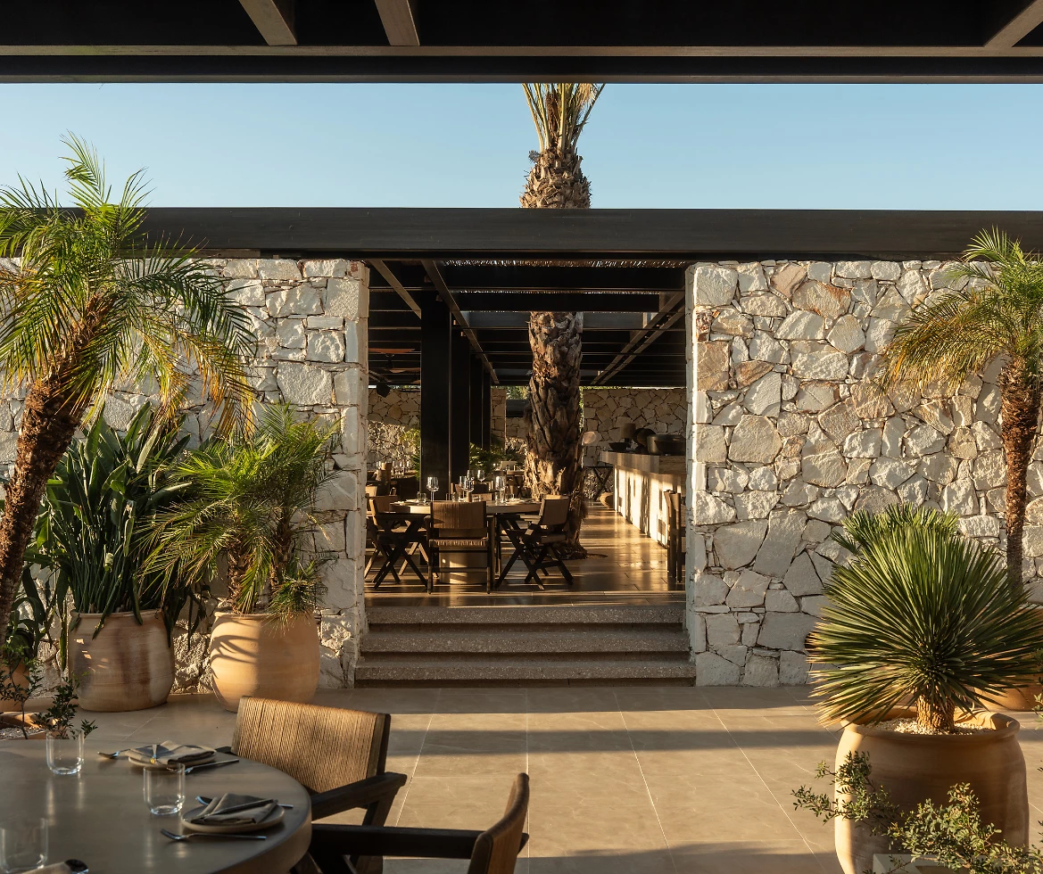 Restaurant, Luura Cliff