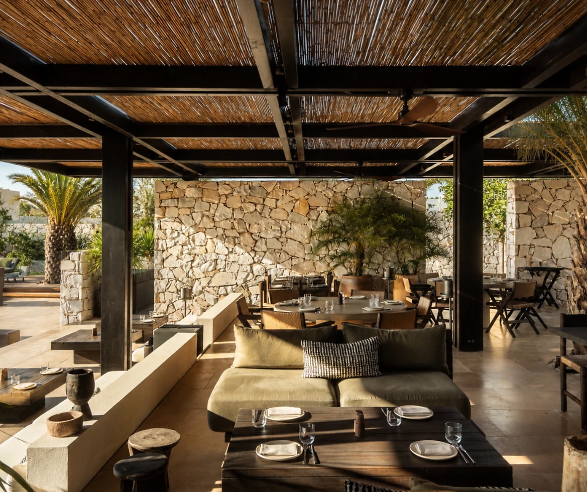Restaurant, Luura Cliff