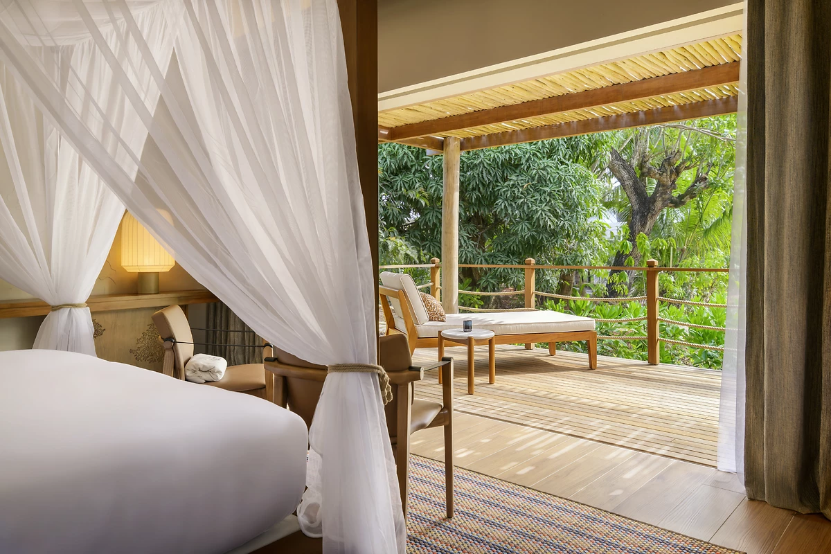 Chambre à coucher et terrasse, La Réserve Seychelles Private Homes, Praslin, Seychelles